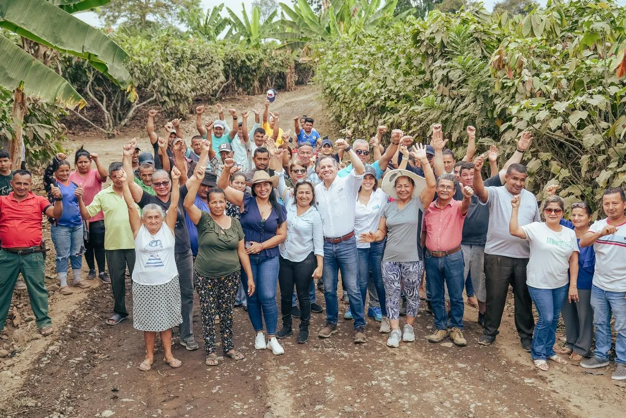 Prefectura del Guayas reconstruye vía en El Porvenir, El Empalme