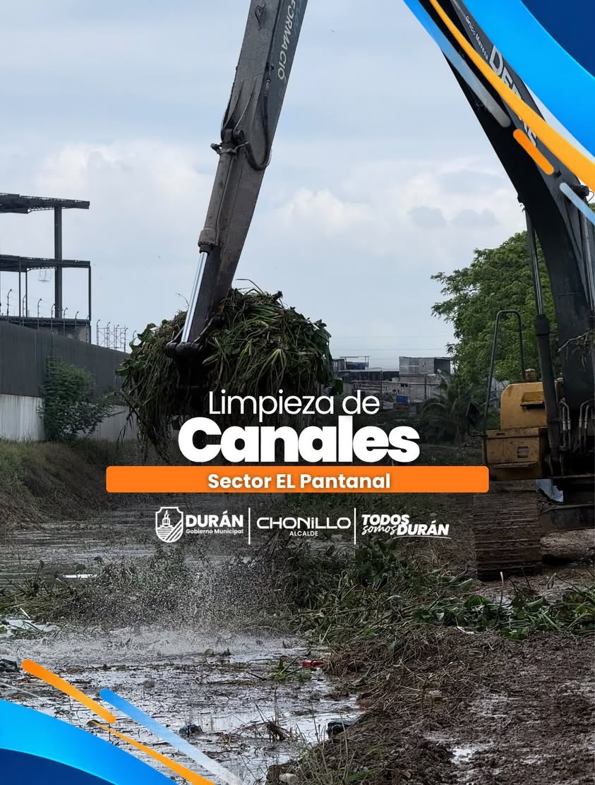 Equipo caminero despeja canales de aguas lluvias en El Pantanal, Durán