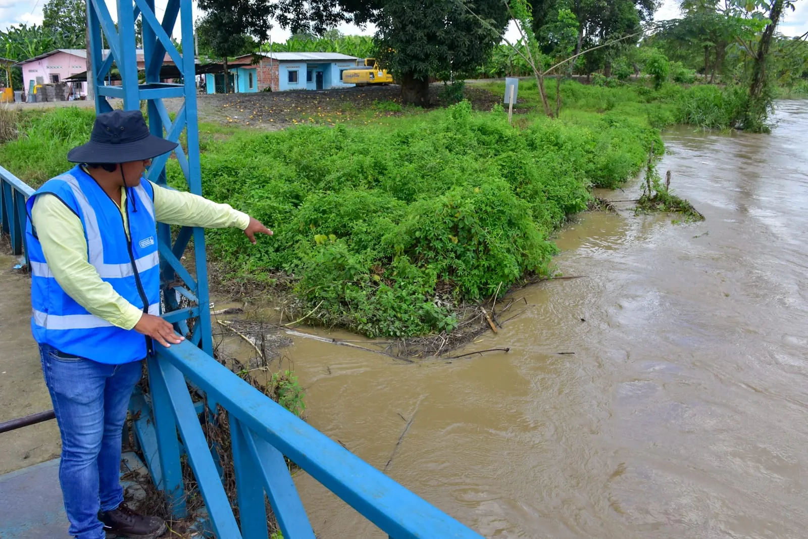 Prefectura del Guayas atiende tres emergencias por lluvias en Yaguachi y Marcelino Maridueña