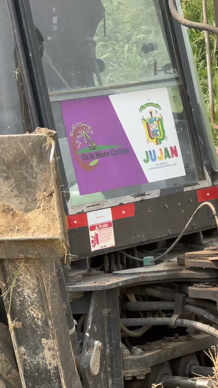Prefectura del Guayas reafirma su labor en Jujan y Yoyita con maquinaria pesada