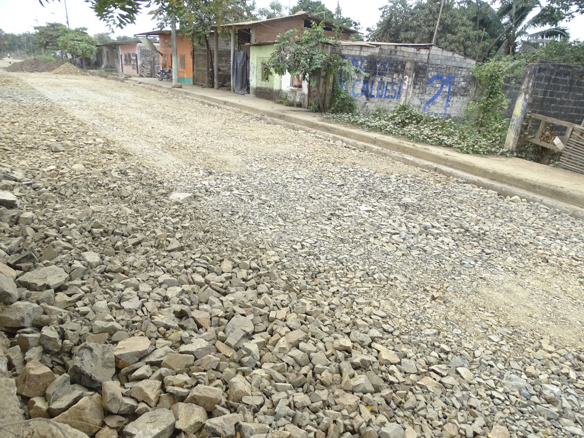 Inicia asfaltado de calle 7 en Lomas de Sargentillo con apoyo de la Prefectura