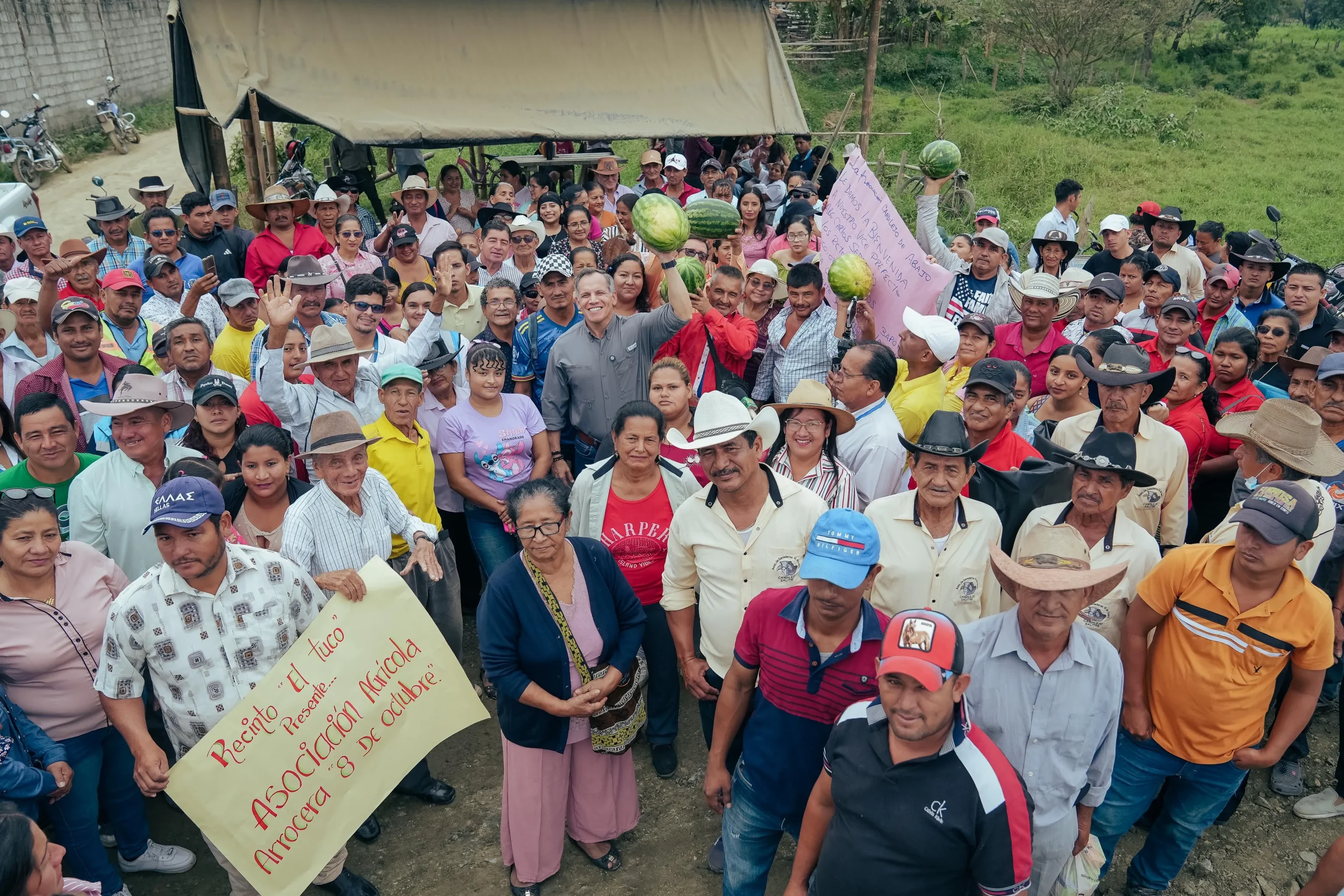 Prefectura del Guayas avanza en reconformación de vía de 8,89 km en Salitre
