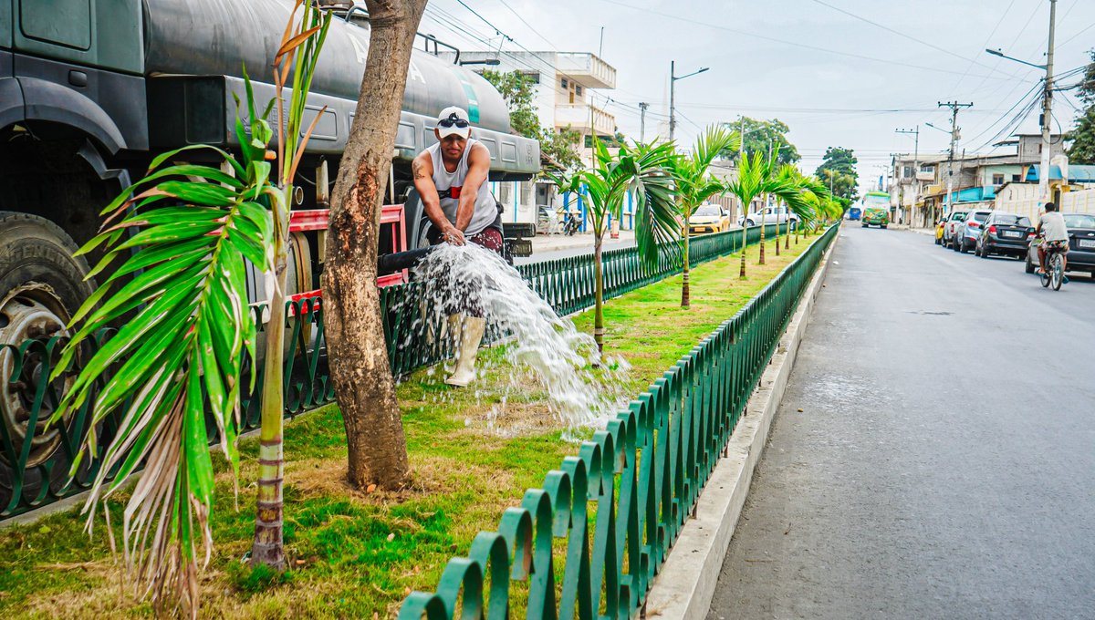 Alcaldía de Playas riego parterres centrales con apoyo del CIESE