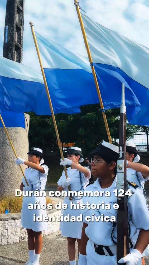 Durán rinde homenaje a Eloy Alfaro con ofrenda floral en Plaza Guillermo Davis