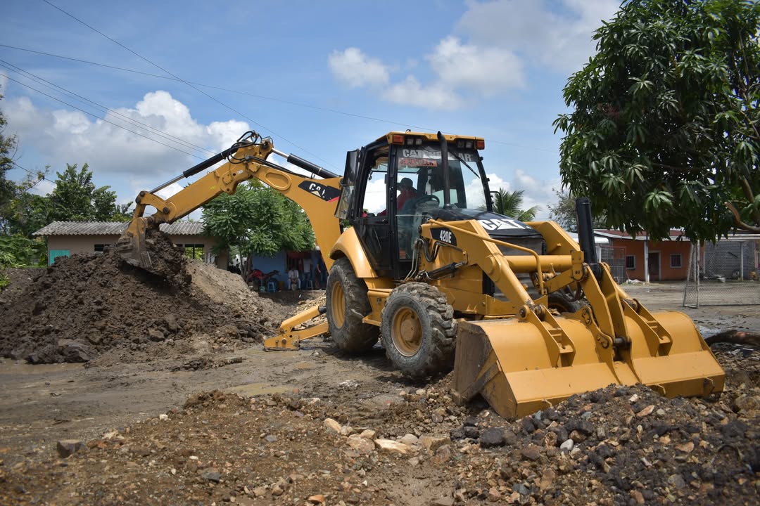 Inicia obra de remoción y excavación de calles en Cajape, Palestina