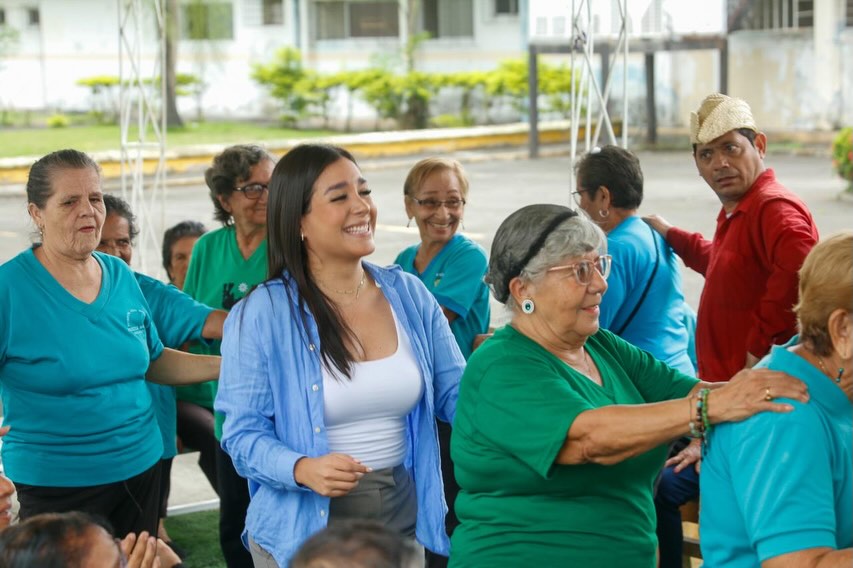 Municipio de Milagro celebró el Día del Adulto Mayor con arte y cultura en León Becerra