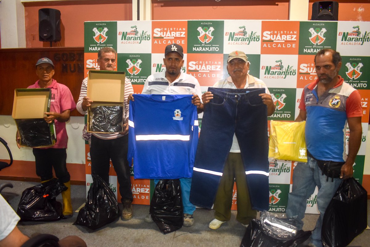 Personal operativo de Naranjito recibe uniformes institucionales