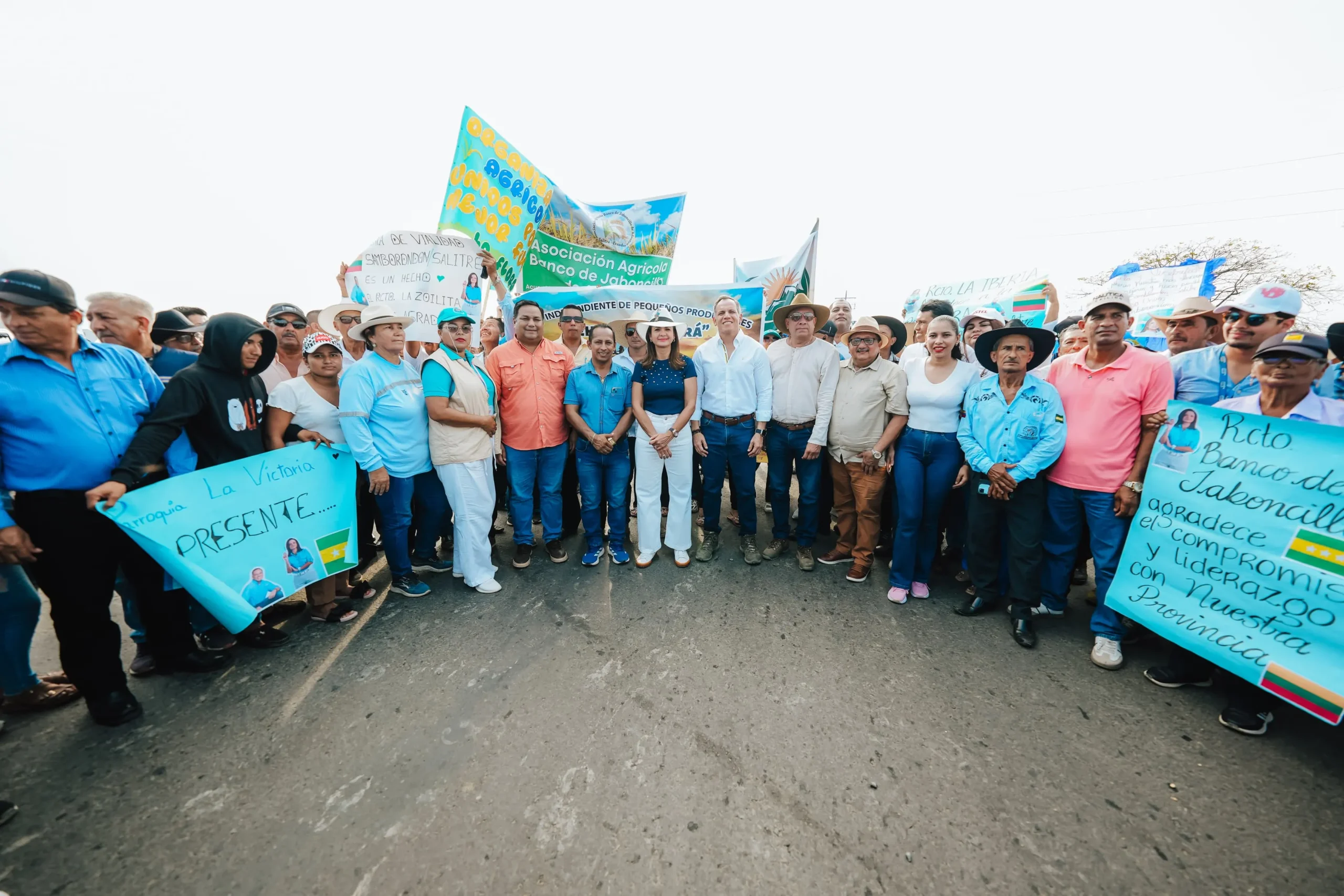 Prefectura entrega vía renovada Samborondón-Salitre para impulsar el turismo