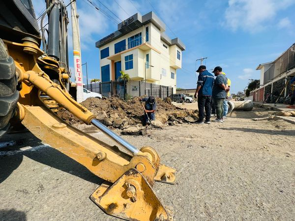 Alcaldía de Playas advierte precaución en 15 de Agosto por trabajos de alcantarillado
