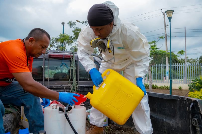 Fumigan en Santa Teresita y el colegio Sabino Espacio para reducir mosquitos