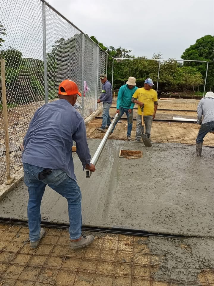 Alcaldía de Santa Lucía inicia construcción de cancha en La Fortuna