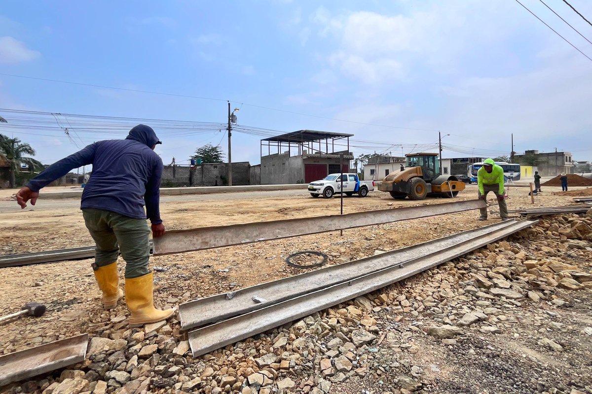 Av. Jaime Roldós en Durán: obras de mejoramiento vial y alcantarillado pluvial