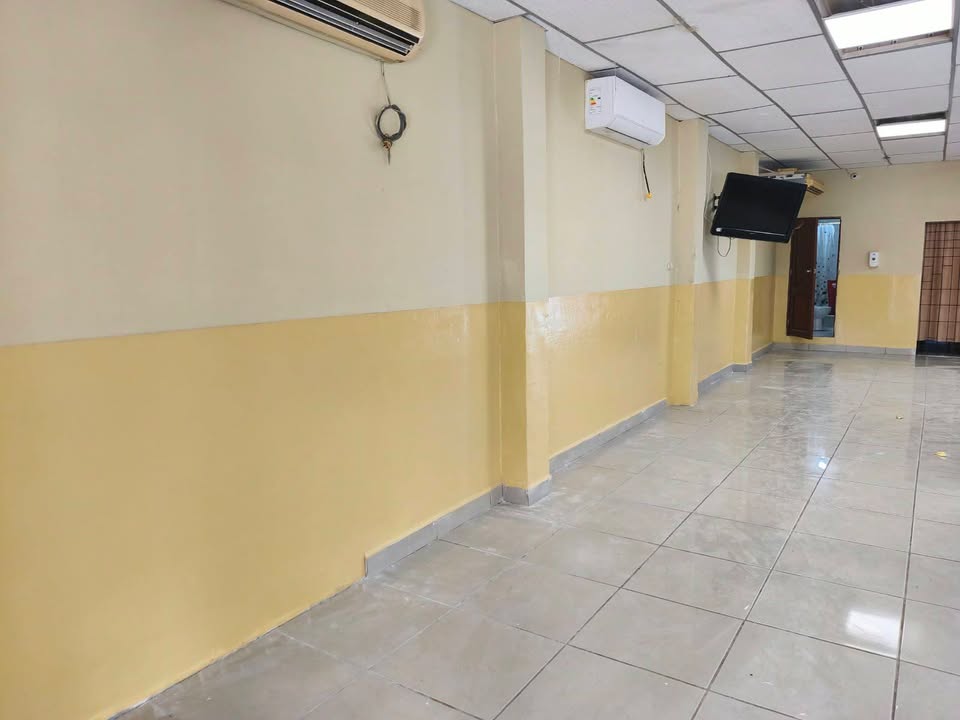 Pintores del GAD Salitre renuevan imagen del Comedor Municipal