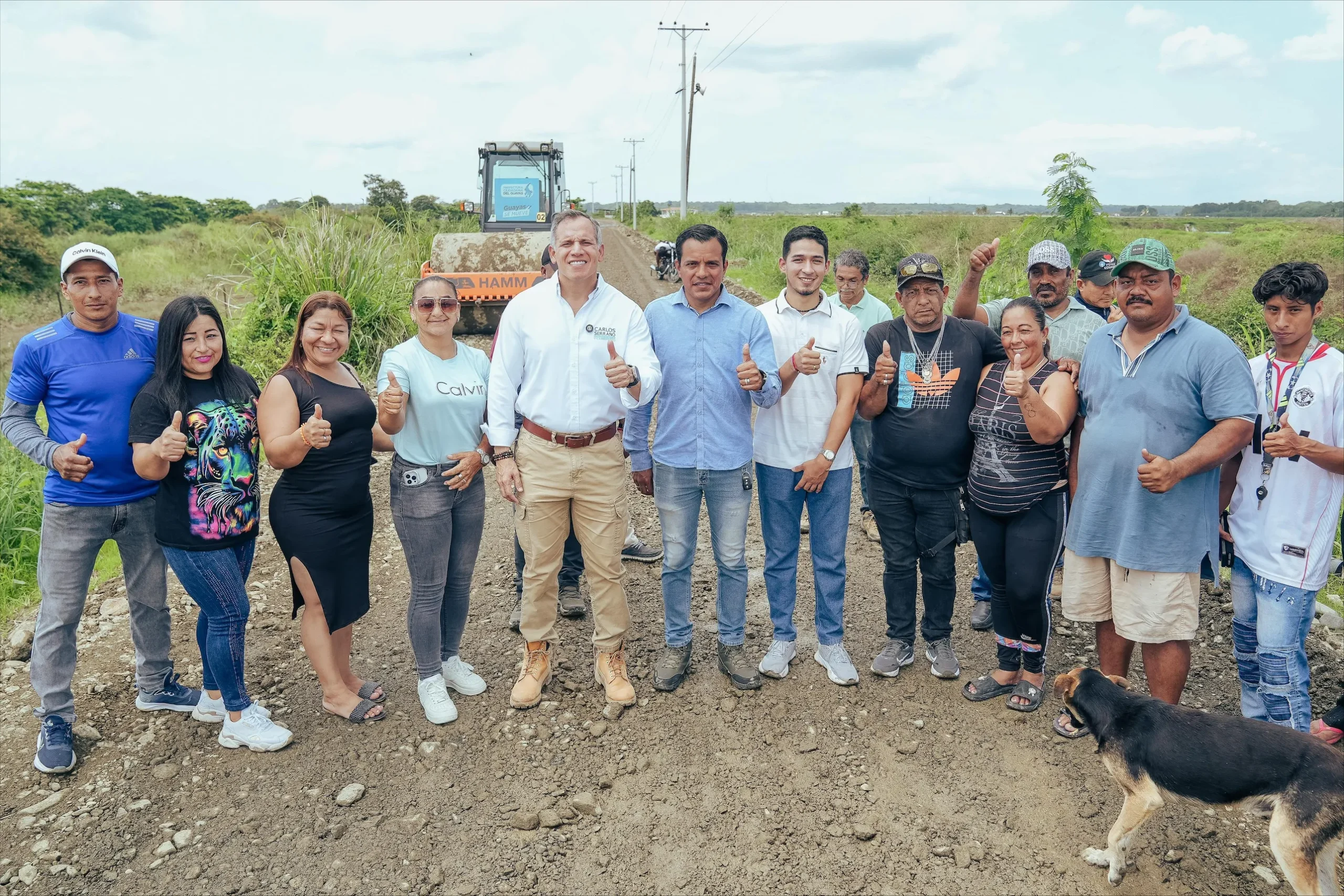 Prefectura del Guayas ejecuta 10 km de mantenimiento vial en Naranjal para dinamizar la economía rural