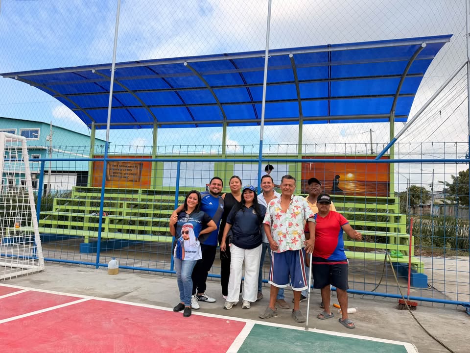 GAD Posorja avanza en remodelación de cancha y parque infantil en Barrio Ciudad de Quito