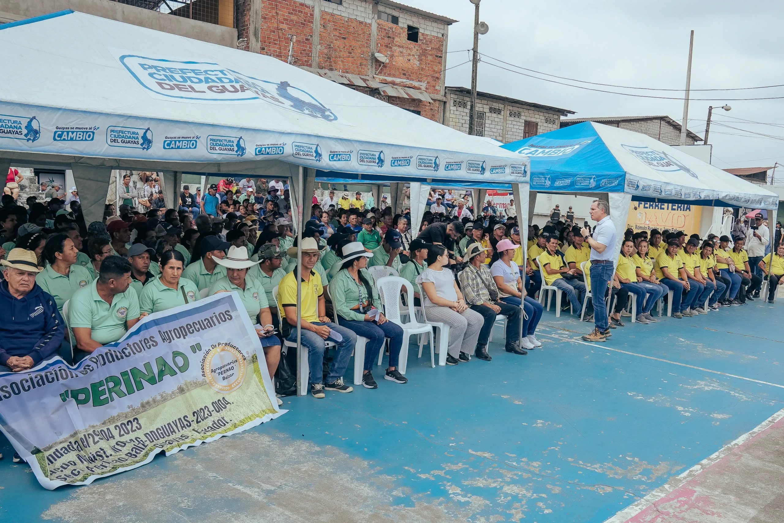 Prefectura del Guayas entrega 500 kits agroecológicos a 14 grupos de Balzar