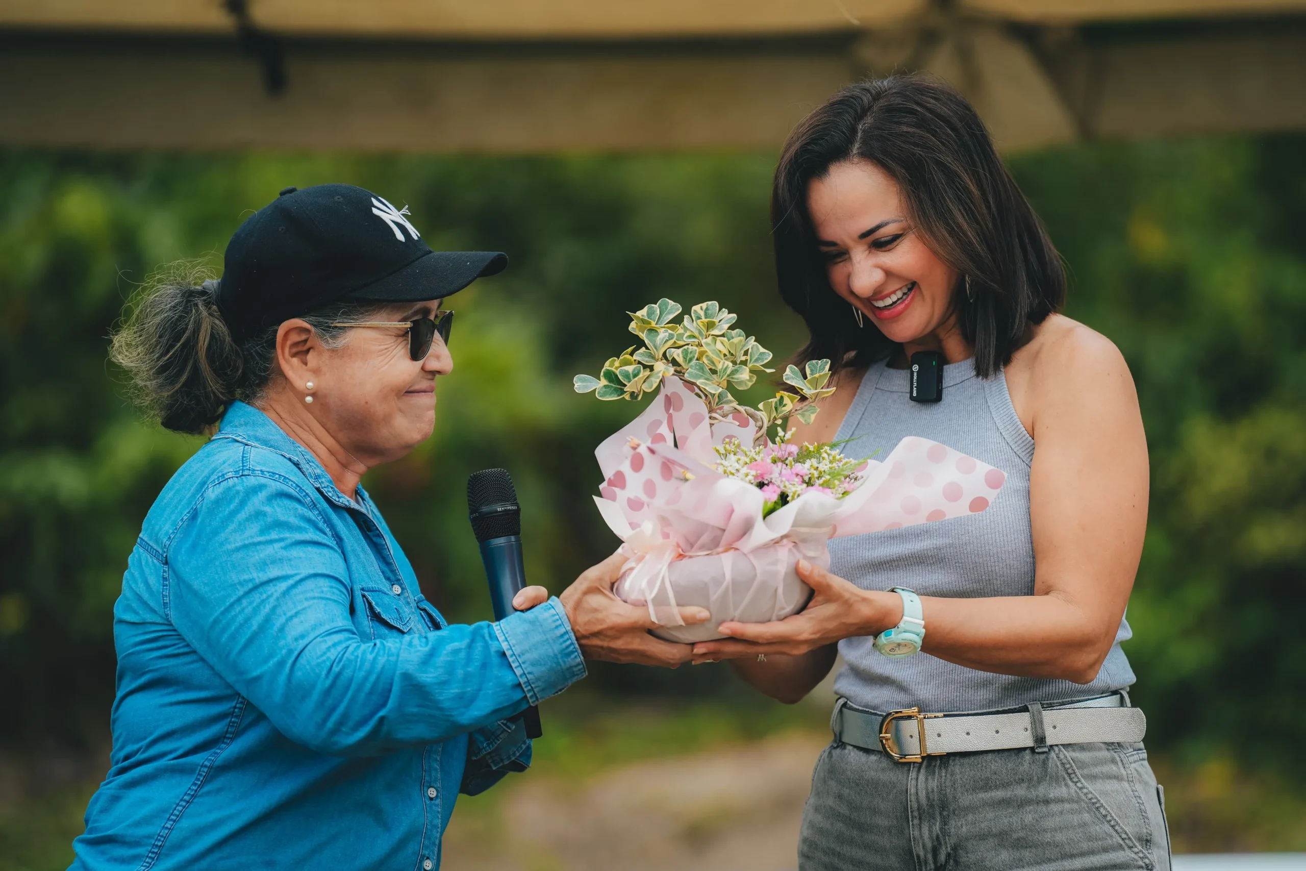 Prefectura entrega 50 mil plántulas de cacao a mujeres productoras en Mariscal Sucre