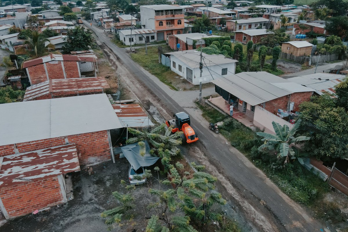 El Triunfo: Maquinaria municipal repara calles en Arbolito 1, 2 y 3